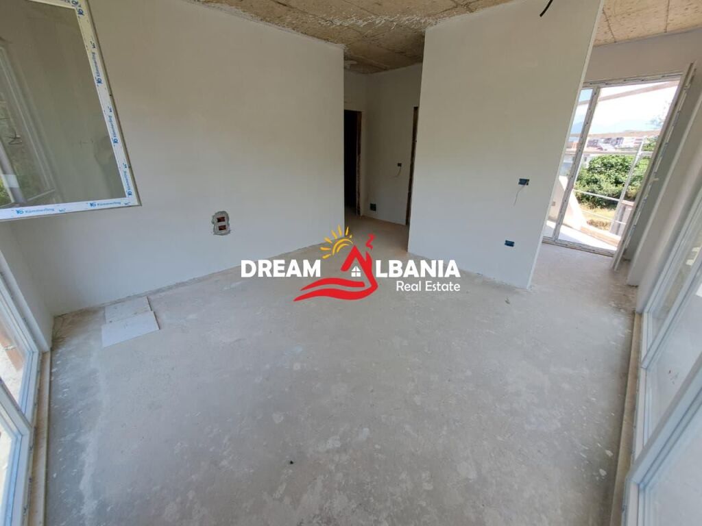 Dubleks 3+1 ne shitje tek liqeni I thate prane Radisson Hotel ne Tirane (ID 5131001)