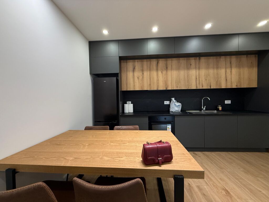 🏢 Jepet me qira apartament 3+1+2 me post parkimi – Rezidenca Klensi, Astir