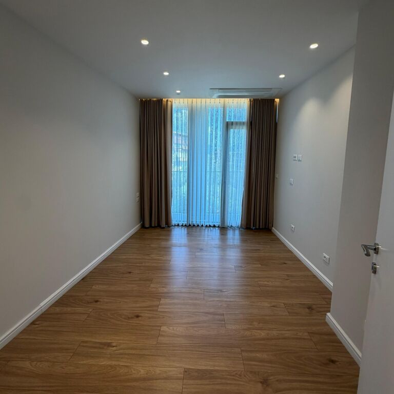 🏢✨ JEPET ME QIRA AMBIENT ZYRASH – 3 AMBIENTE + POST PARKIMI | LAKE VIEW ✨🏢