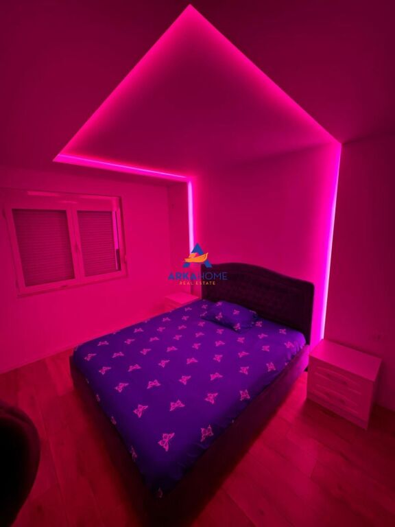 JEPET APARTAMENT ME QERA 1+1+BALLKON "PRANE HOTEL MONDIAL, 21 DHJETORI" 60.000 LEKE