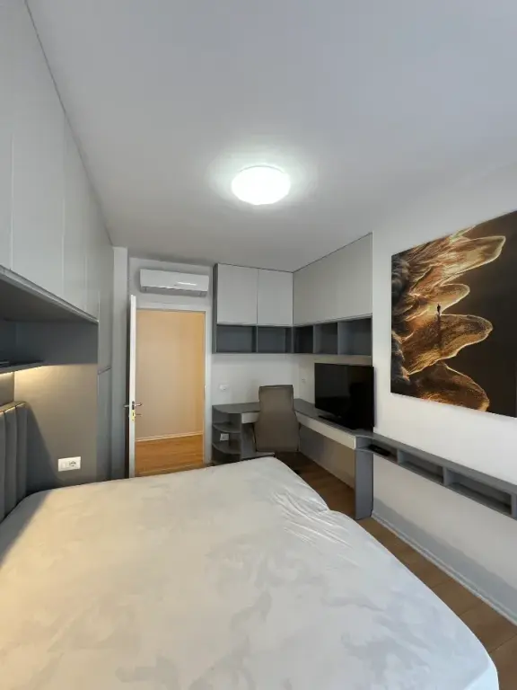 Qera | Apartament 2 + 1 | Rruga 5 Maji | 750 €/muaj