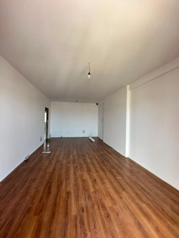Shitet apartament 2+1+2