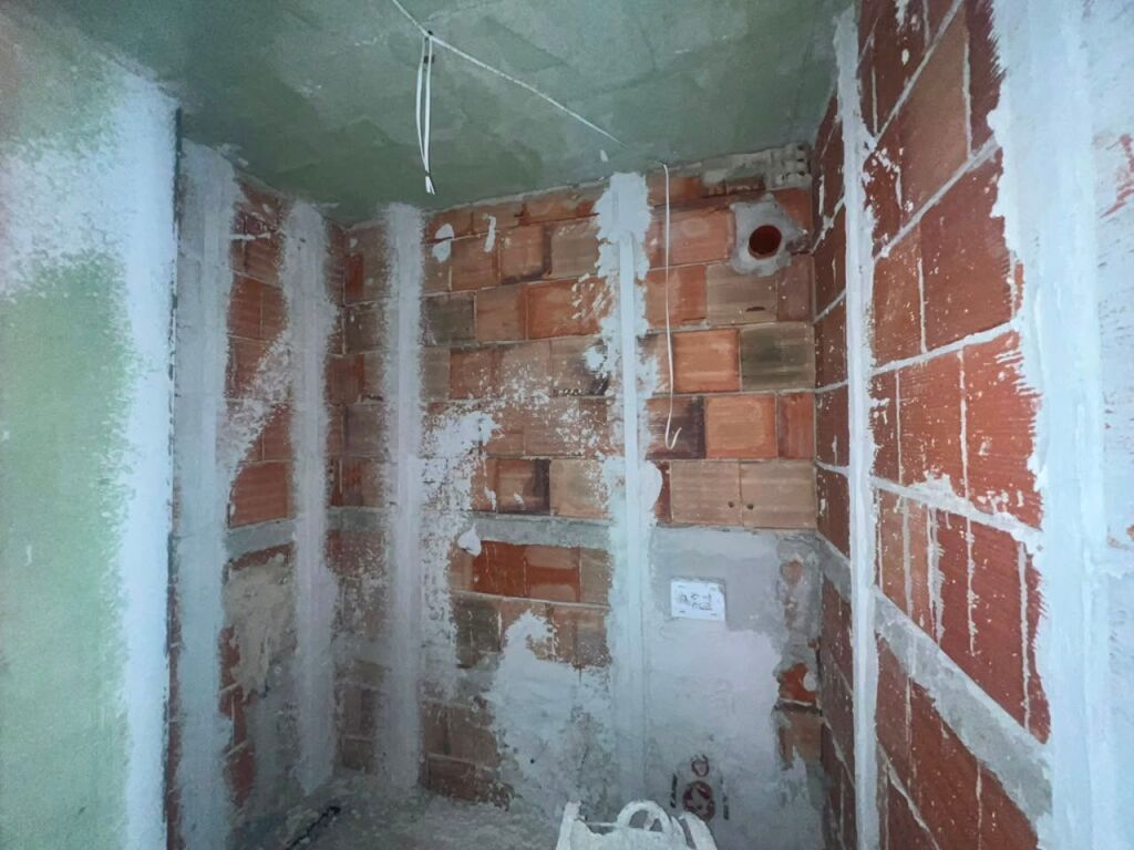 🏡 Shitet Apartament 2+1+2   tek Bengasi