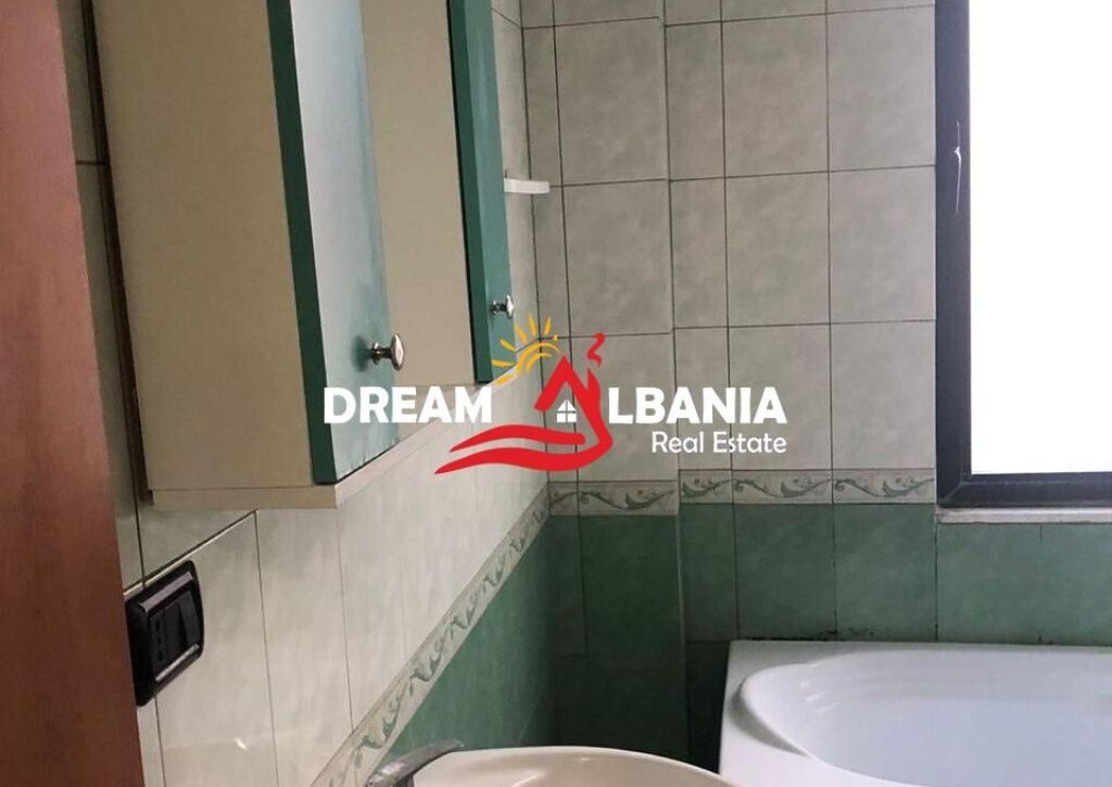 Jepet apartament 2+1+2 me qera ne zonen e Misto Mame prane Pallateve Cabej (ID 42215604)