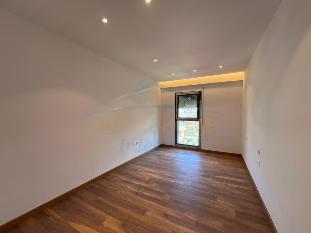Shitet Apartament 2+1, Porcelan