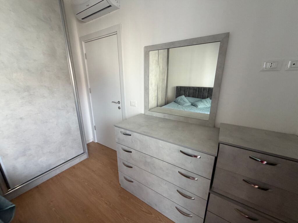 1+1,ne don bosko te komplekdi star,550 mije leke