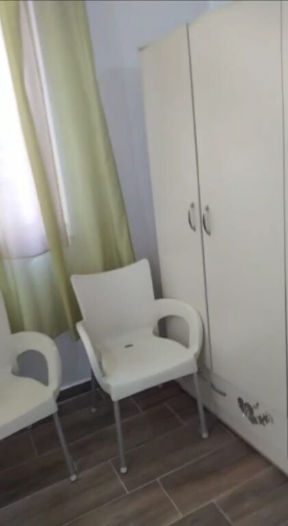 Jepet me qera garsoniere, kati i dyte shtepi private e mobiluar 24,000 L ne Astir