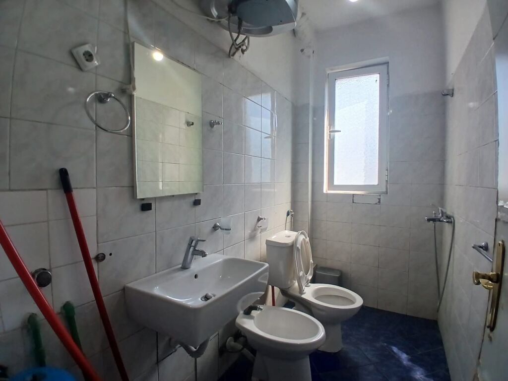 Jepet Me Qera Apartament 1+1+1 Ballkon
