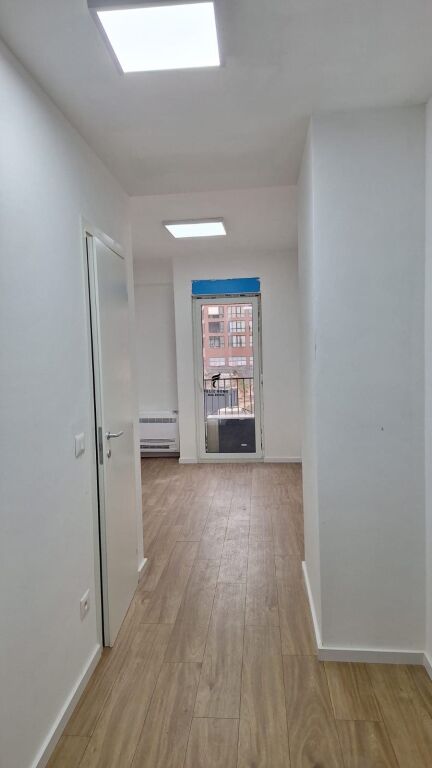 BUSINESS PREMISES FOR RENT 26.48 M2 BULEVARDI RI 25,000 LEKE FH-81560