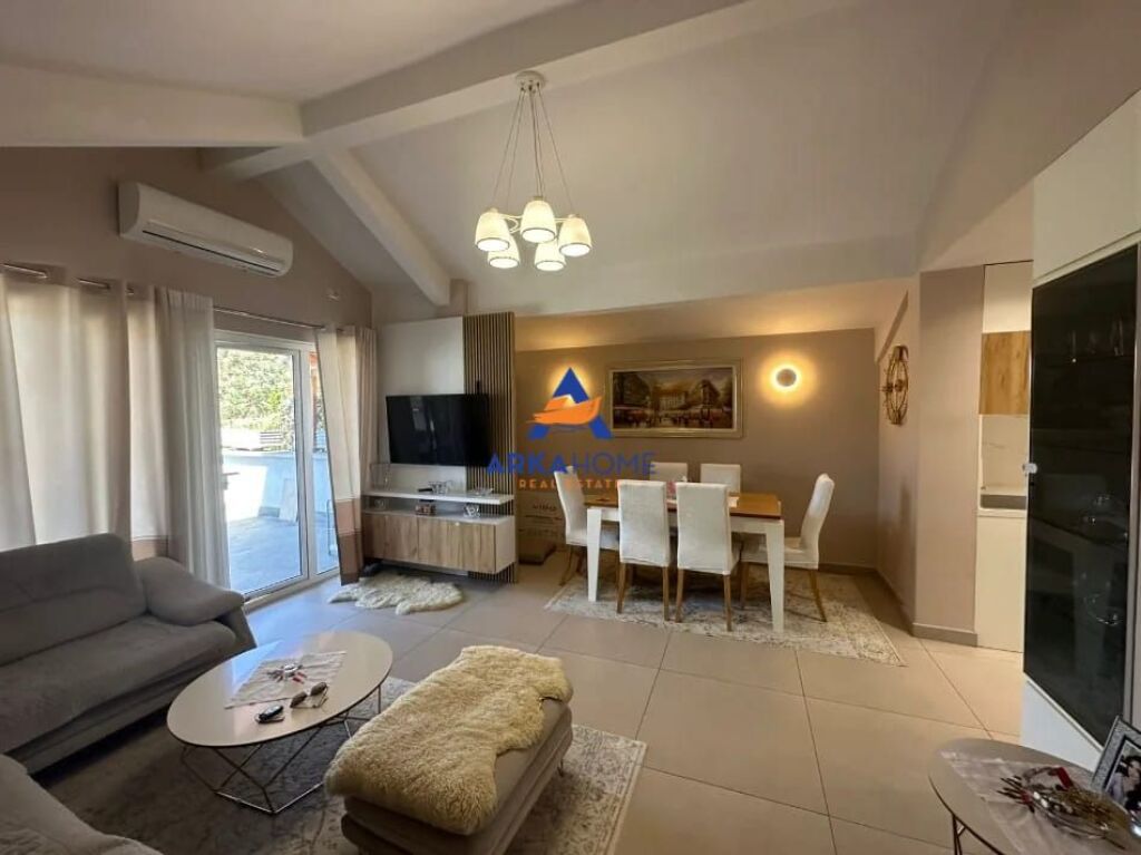 JEPET ME QIRA PENTHOUSE MODERN 2+1 ME VERANDË "XHAMLLIKU, RRUGA MARIE LOGORECI" 750 EURO