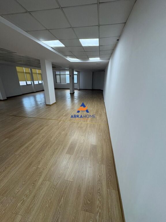 JEPET ME QERA NJESI BIZNESI 330M2 "LSI, BLLOK" 4500 EURO NETO