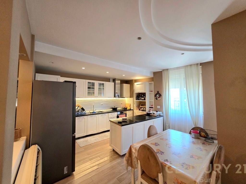 Duplex Penthouse in vendita vicino al Lago Artificiale