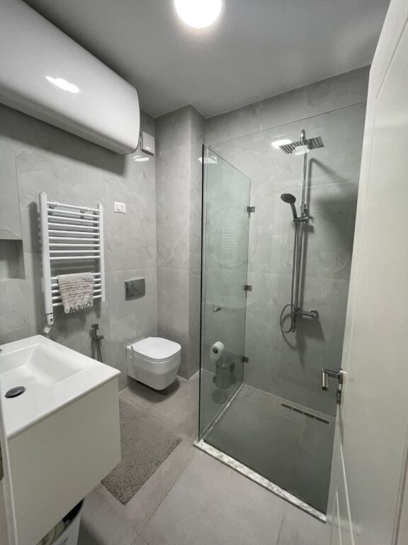 Affitto | Apartament 2 + 1 | Rruga e Kavajës | 900 €/mese