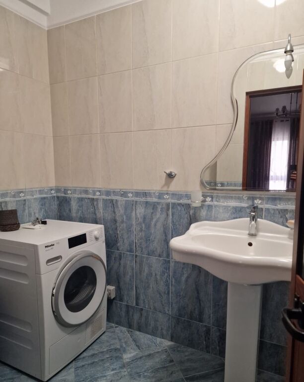 Affitto | Apartament 2 + 1 | Rruga Fortuzi | 900 €/mese