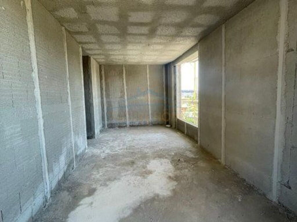 Shitet, Apartament 2+1, ish Fusha e Aviacionit, Tirane.