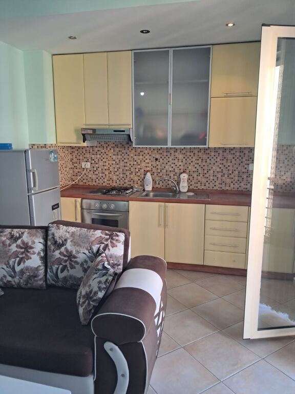 🏢Tek Ish Parku Aurobuzave,prane Report Tv jepet me qera apartament 1+1, i mobiluar. 45,000 Leke