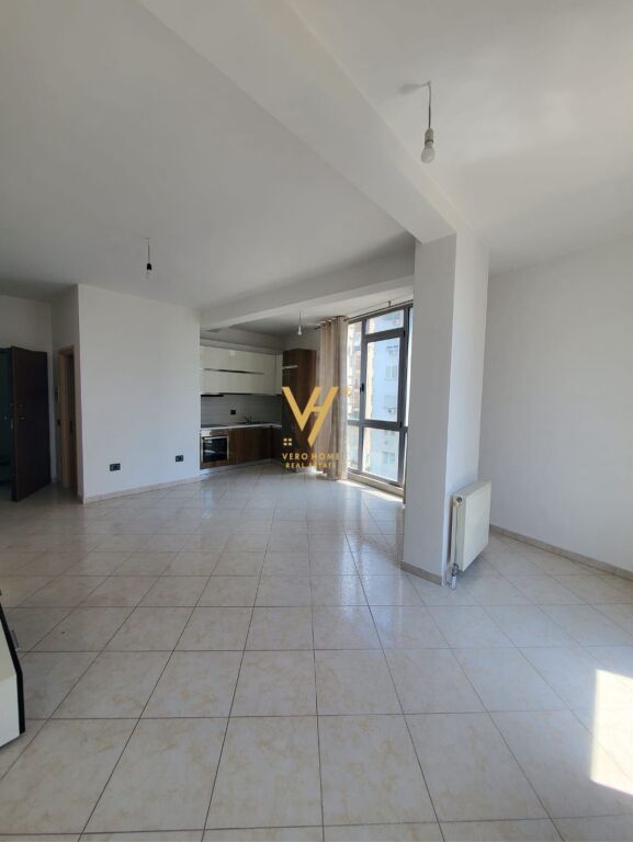 APPARTAMENTO 2+1+2+BLK IN AFFITTO A KOMUNA E PARISIT 1.300 EURO