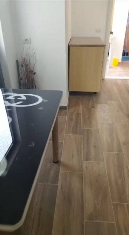 Jepet me qera garsoniere, kati i dyte shtepi private e mobiluar 24,000 L ne Astir