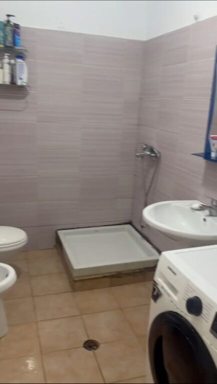 🌟 Shitet Apartament 2+1 me Hipotekë – Ideale për Kredi (Pranë Spitalit Amerikan 3, Yzberisht)