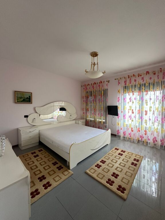 Apartment 3+2+1 per zyra ose banim te rruga elbasanit