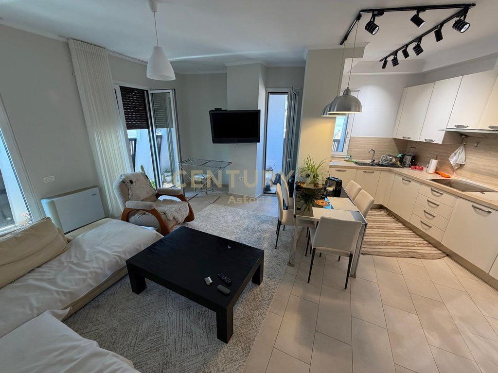 🏡 Jepet me qira apartament 2+1 në zonën e 21 Dhjetorit, pranë Joena Market