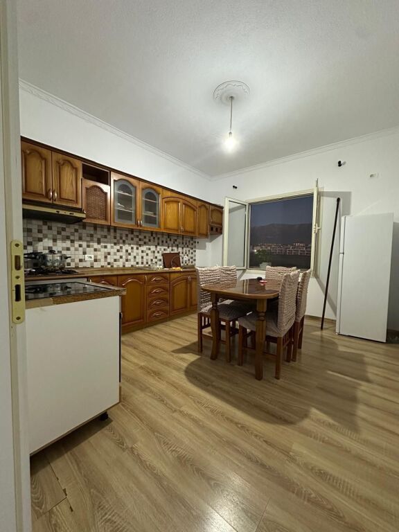 🏡 Appartamento 2+1 in Affitto a Sauk, 400 mila lek