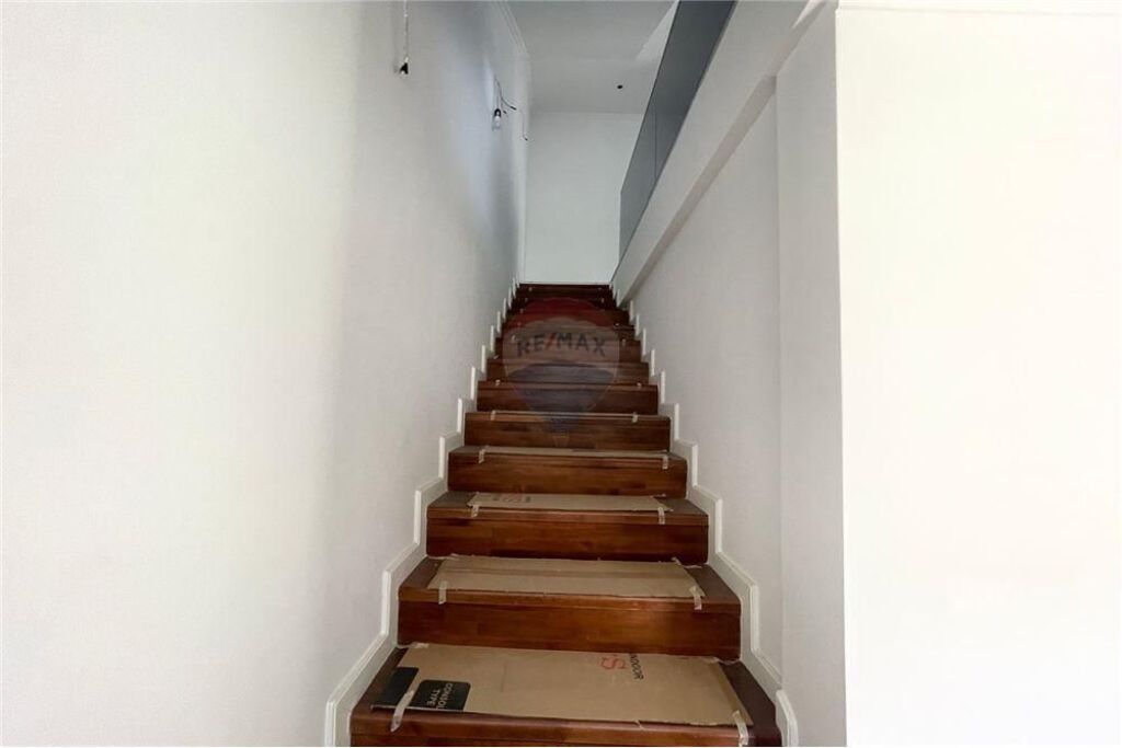 Villa su 3 piani in vendita a Kombinat    ID:530361014-46