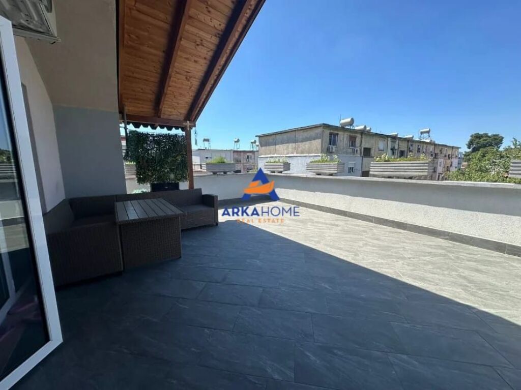 JEPET ME QIRA PENTHOUSE MODERN 2+1 ME VERANDË "XHAMLLIKU, RRUGA MARIE LOGORECI" 750 EURO