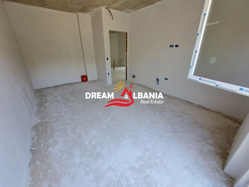 Dubleks 3+1 ne shitje tek liqeni I thate prane Radisson Hotel ne Tirane (ID 5131001)