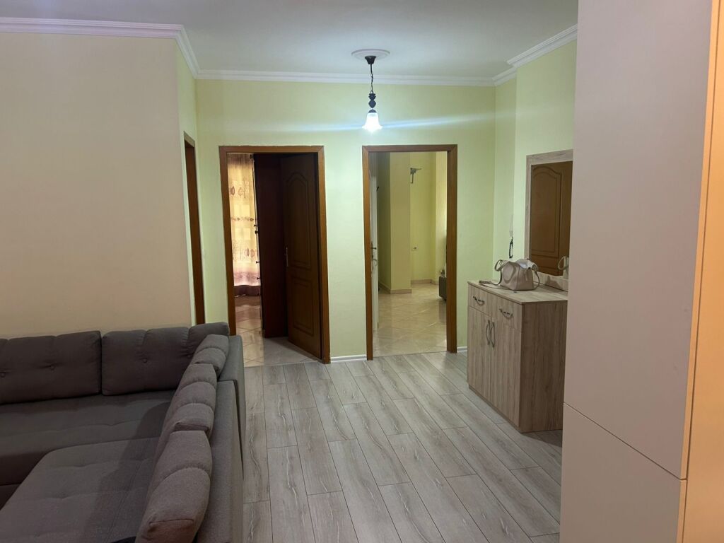 Apartament me qira ne zonen e 21 Dhjetorit (Rruga Shefqet Musaraj)