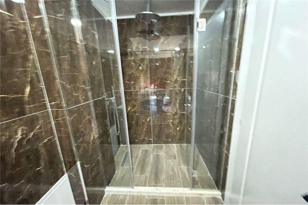 Villa su 3 piani in vendita a Kombinat    ID:530361014-46
