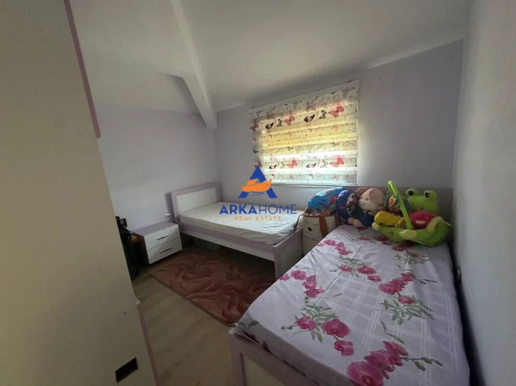 JEPET ME QIRA PENTHOUSE MODERN 2+1 ME VERANDË "XHAMLLIKU, RRUGA MARIE LOGORECI" 750 EURO