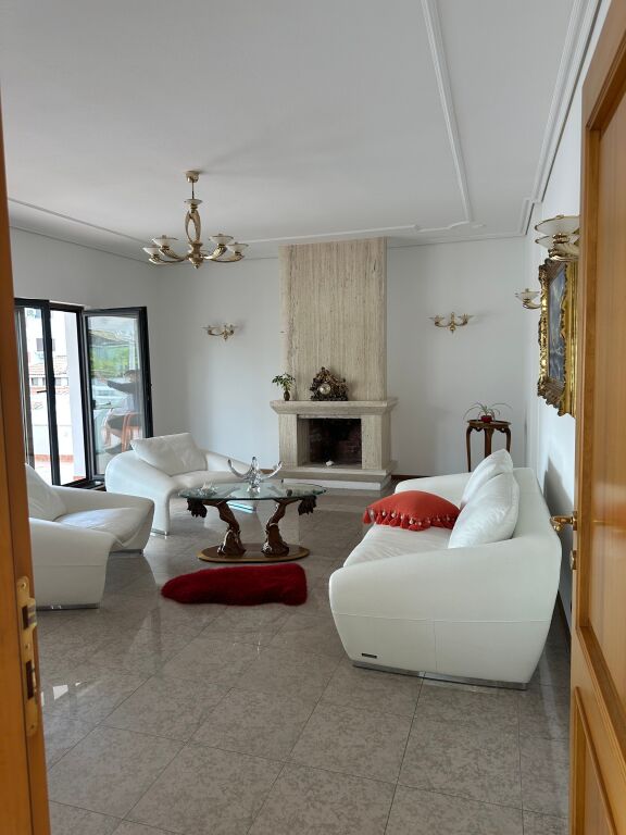 Apartment 3+2+1 per zyra ose banim te rruga elbasanit