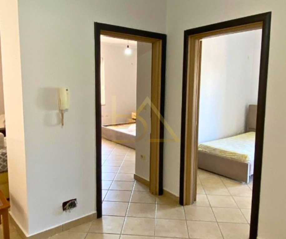 Appartamento con Grande Veranda in Vendita – Vicino alla Rotonda di Astiri, Tirana