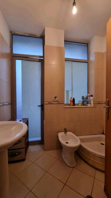 ZYRE ME QERA 107 M2 KOMUNA E PARISIT 57.000 LEKE FH-81557