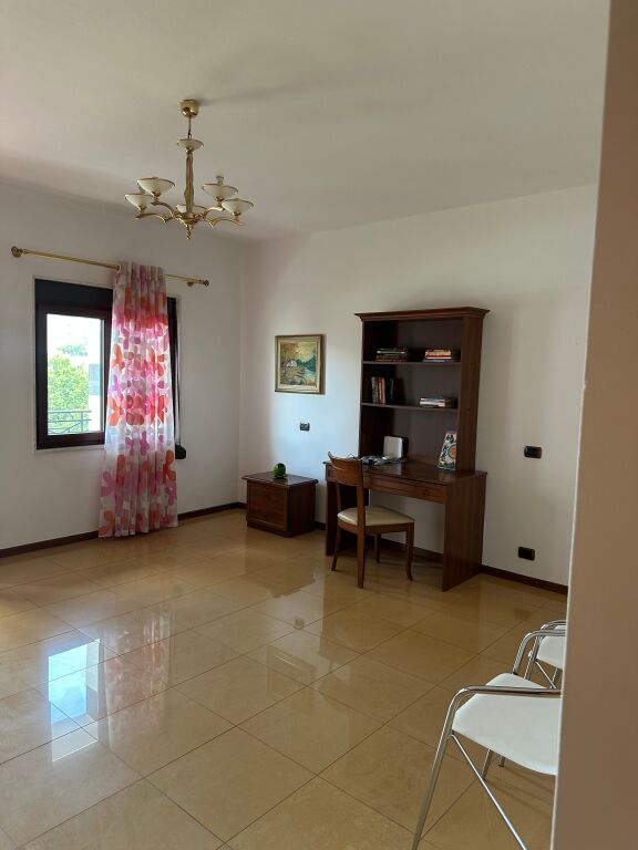 Apartment 3+2+1 per zyra ose banim te rruga elbasanit