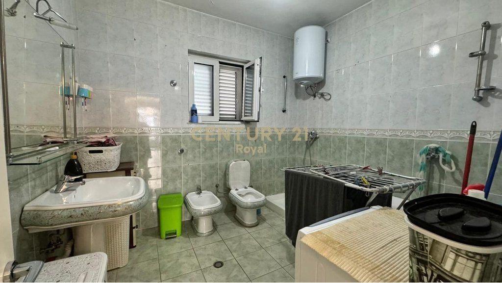 Casa privata in vendita nella zona di Shkoze, vicino al Grande Anello
