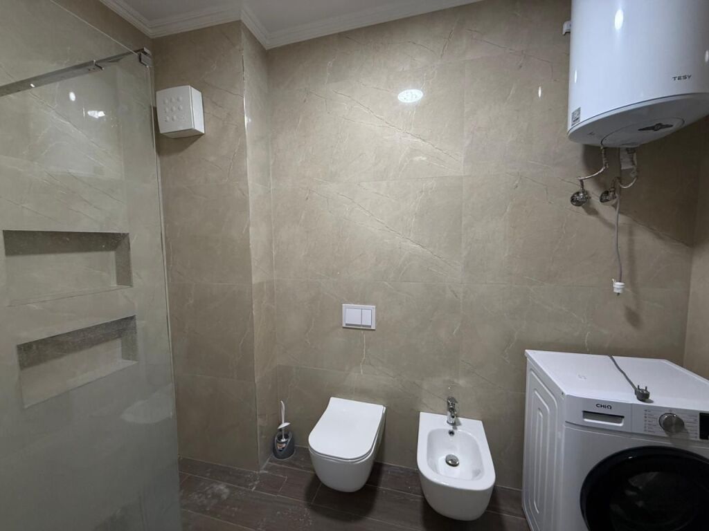 🏡 Jepet me qira apartament 3+1+2 me post parkimi – Rezidenca Klensi, Astir 📍