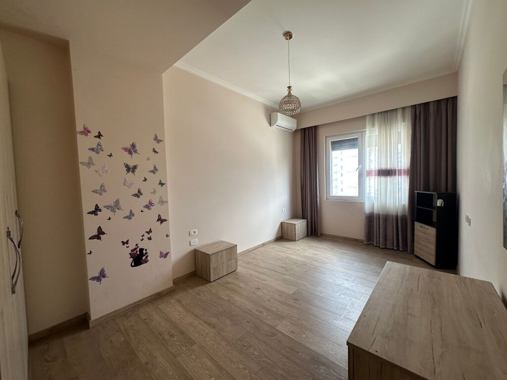 Apartament 2+1 plus post parkimi prane Square 21