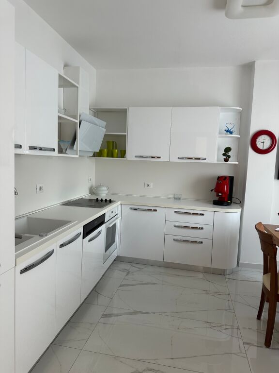 Apartment 3+2+1 per zyra ose banim te rruga elbasanit