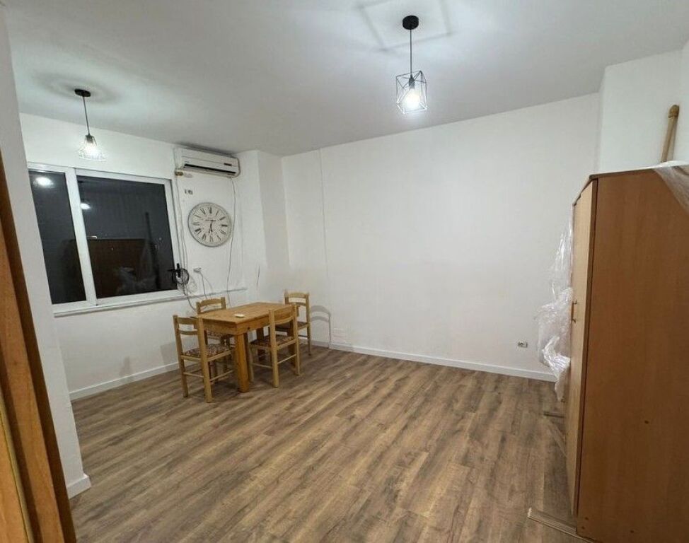 JEPET ME QIRA GARSONIERE TE SHKOLLA E BALETIT