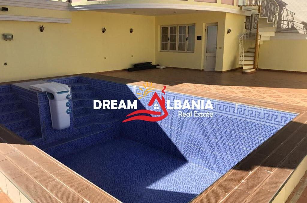 Villa su 3 piani in vendita a Komuna e Parisit vicino al Complesso Dinamo (ID 4151127)