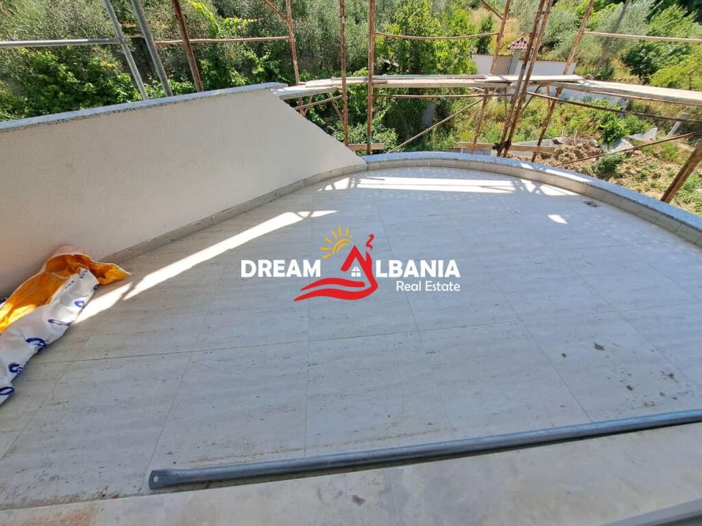 Dubleks 3+1 ne shitje tek liqeni I thate prane Radisson Hotel ne Tirane (ID 5131001)