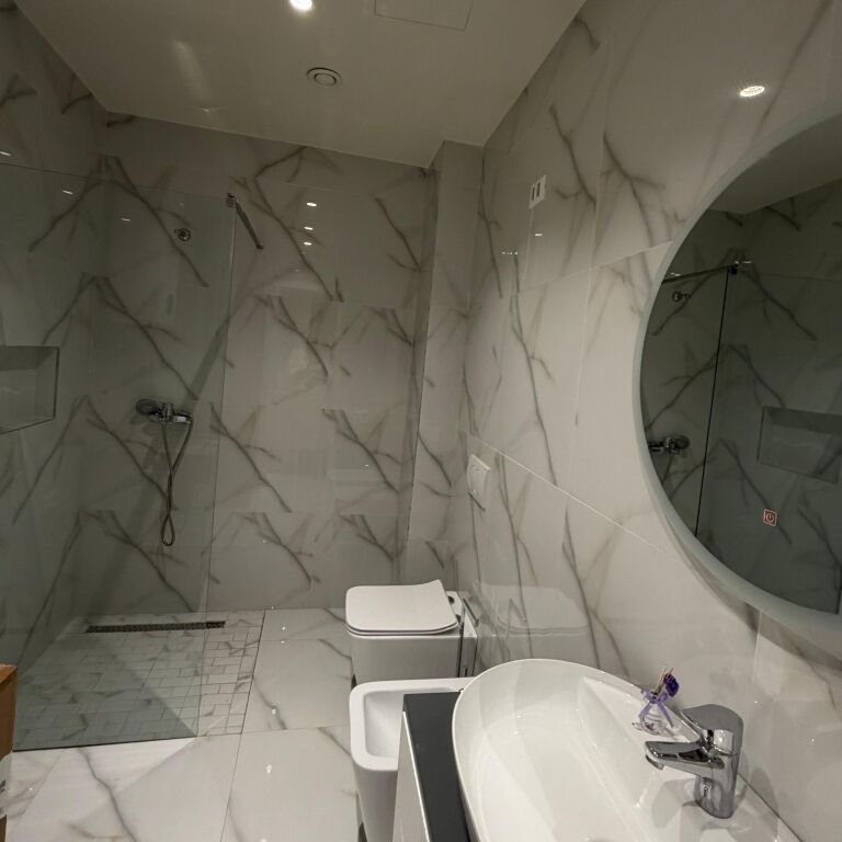 🏢✨ JEPET ME QIRA AMBIENT ZYRASH – 3 AMBIENTE + POST PARKIMI | LAKE VIEW ✨🏢