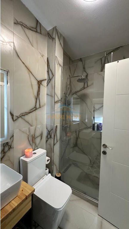For sale, Apartment 2+1+2+ Garage, Botanical Garden, Tirana