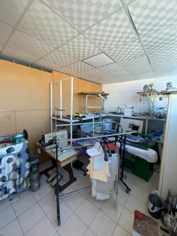 Fully Equipped Garment Factory for Rent – 1,400 m²