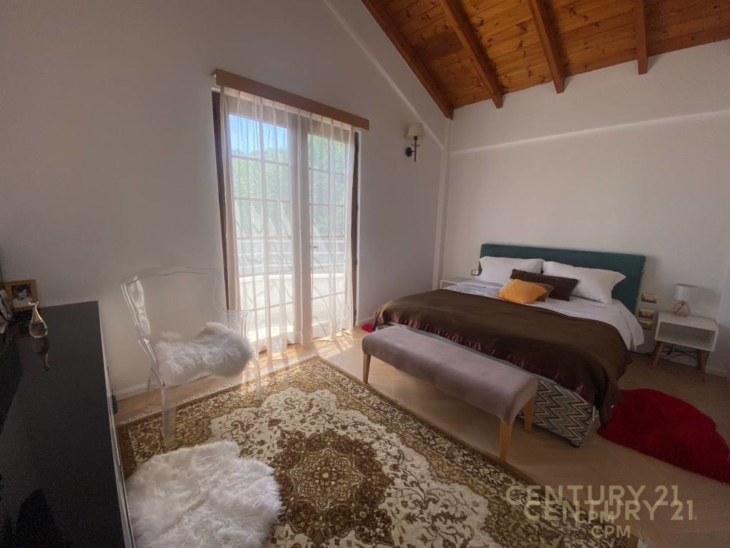 VENDIAMO VILLA INDIVIDUALE IN UN COMPLESSO A VISHNJE