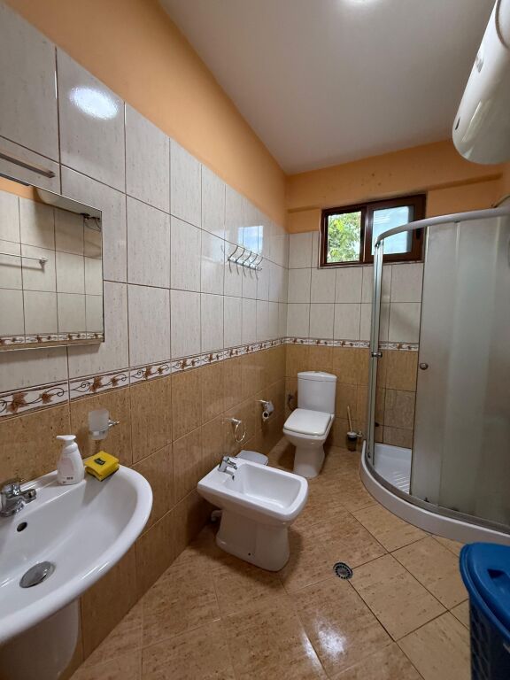 Qera | Vilë 1 + 1 | Rruga 5 Maji | 400 €/muaj
