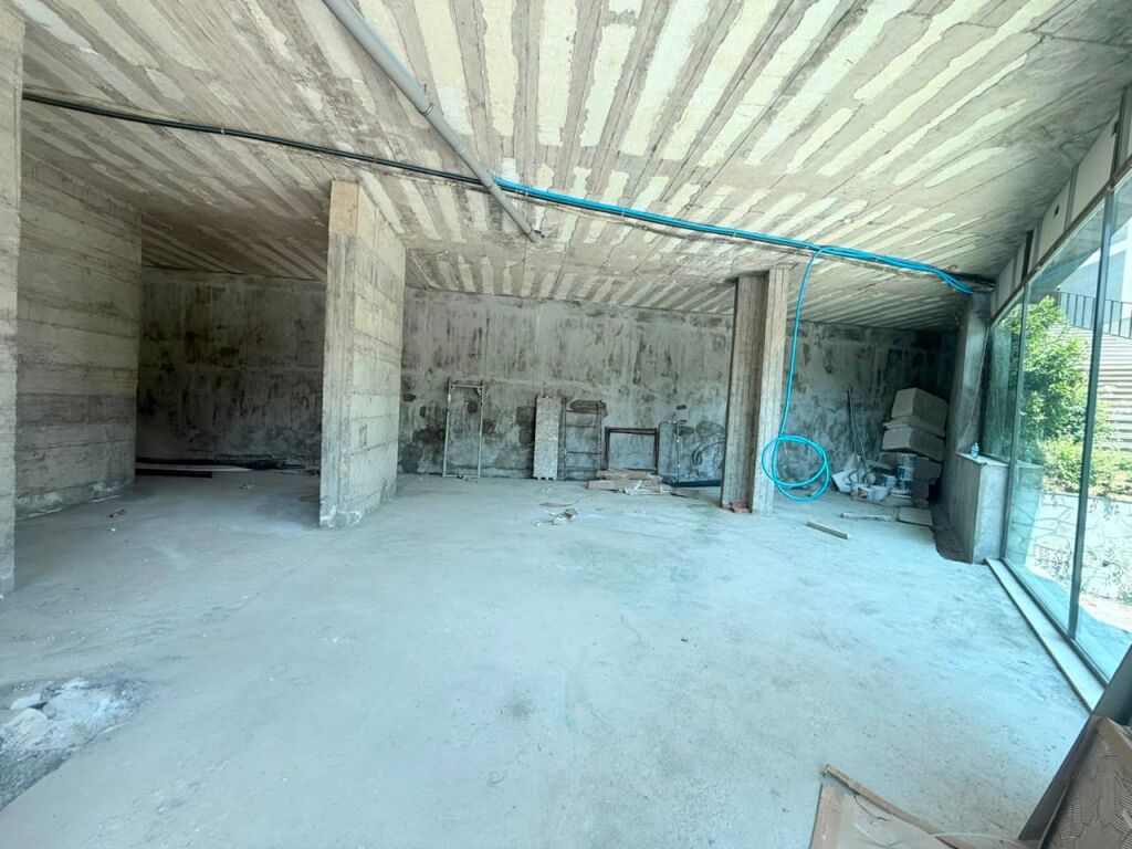 Commercial space for rent near the Zoo