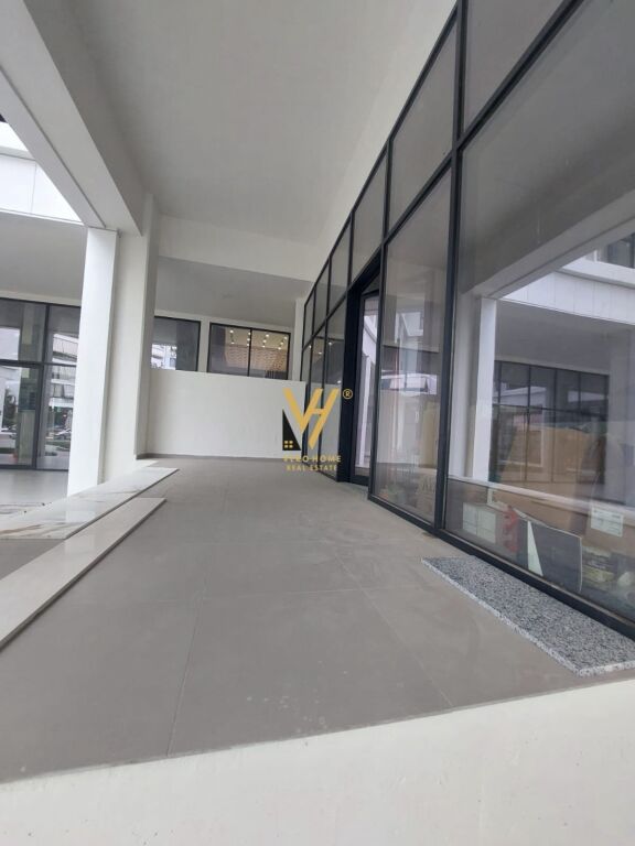JEPET DYQAN 100 M2 ME QERA TE KOMUNA PARISIT 2.500 EURO
